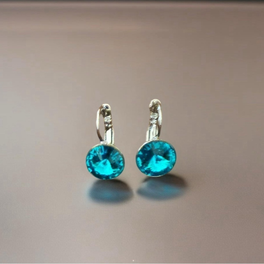 Handcrafted earrings with green Swarovski crystal - Picture 3 of 4